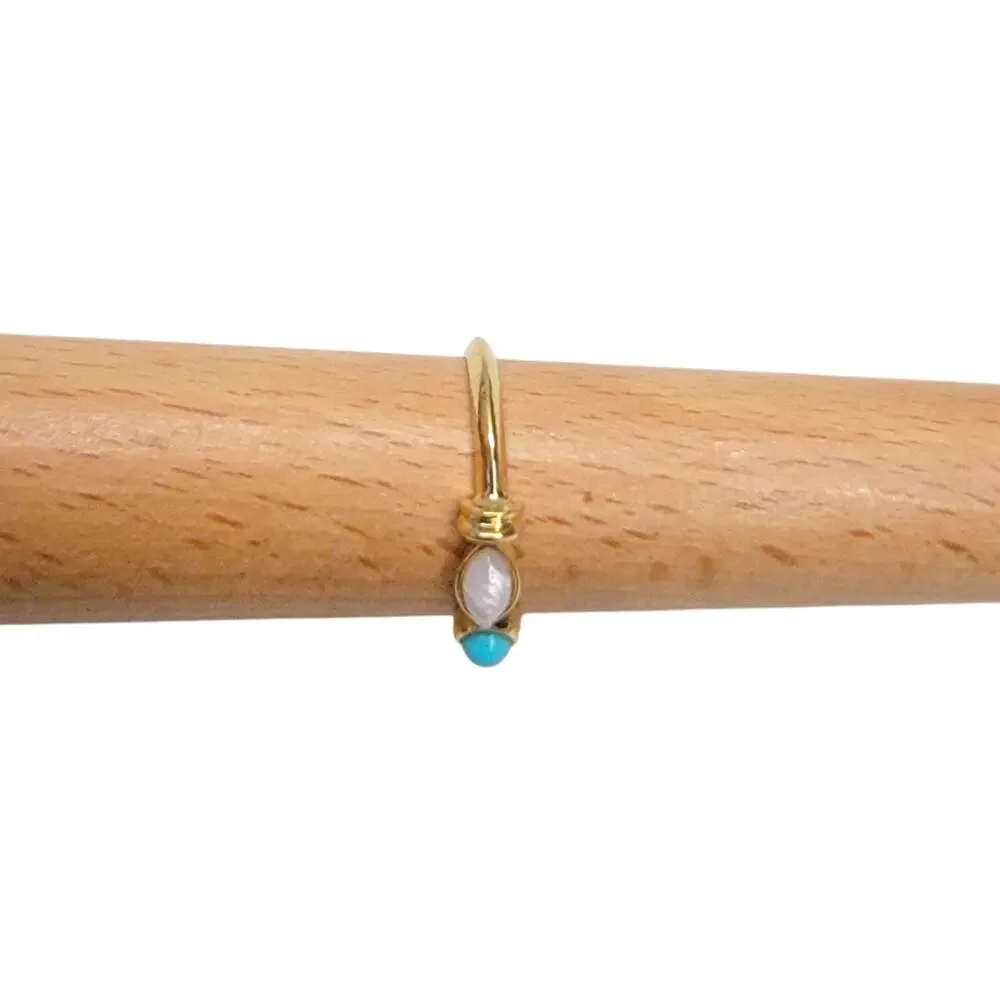 Vintage Avon Gold Tone Faux Turquoise Opal Moonstone 3 Stone Ring Band Size 7